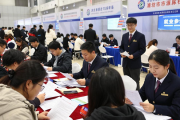 潍坊潍城区举办招聘会，百家企业携千余岗位，6000余人参会
