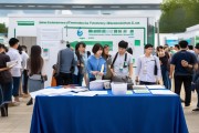 600多年明城墙邂逅青春招聘会，南京人才夜市烟火气十足