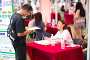 河北对外经贸职业学院举办2025届毕业生招聘会，促进就业