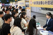 夜市逛着就把工作找了？上海杨浦高校招聘会，月薪最高2万