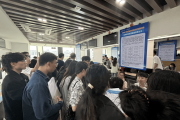 5月24日扬州国企招聘会火热举行，众多求职者踊跃参与