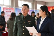 退役老兵陪战友女儿参加招聘会，暖心支持就业