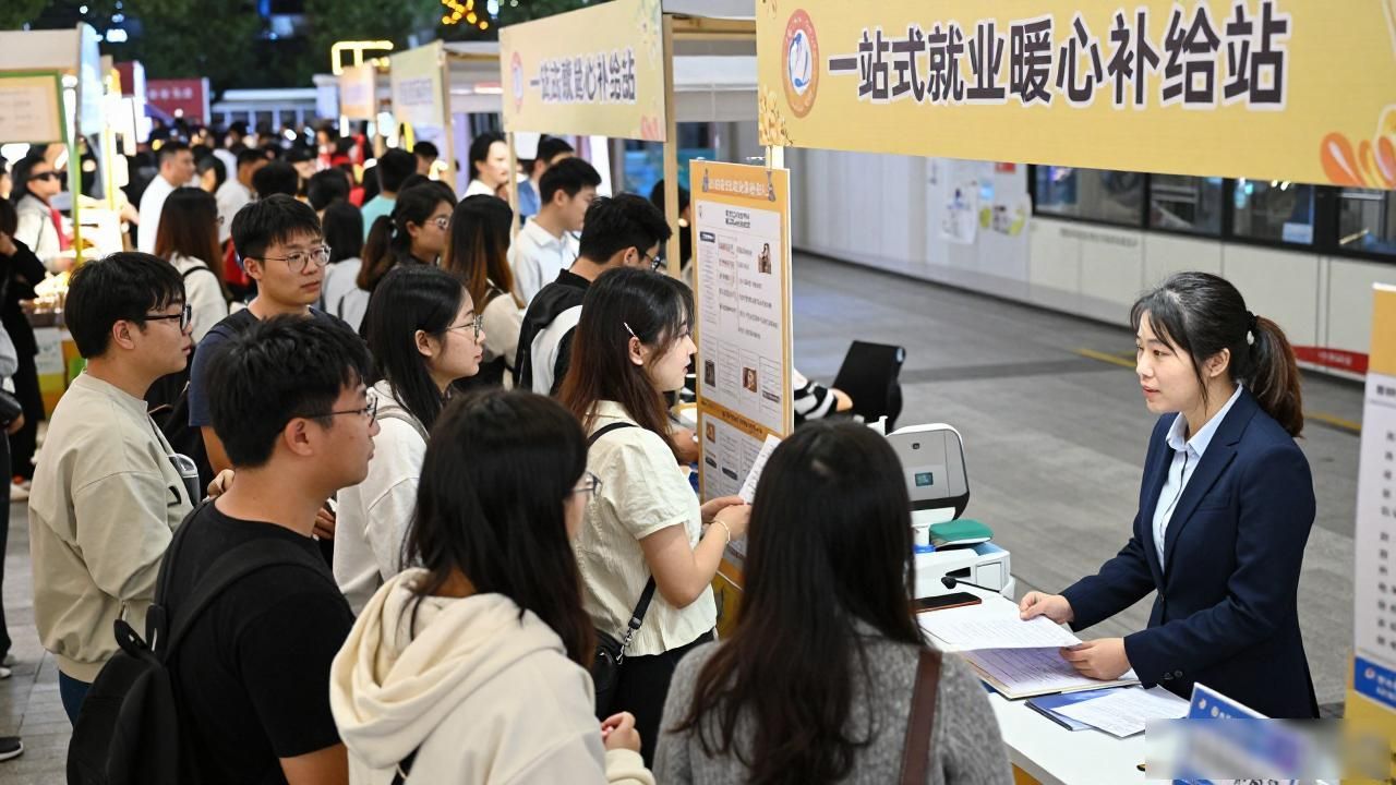 杨浦区2026年高校毕业生就业服务活动_Youth乐业市集夜市招聘会_招聘会